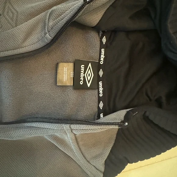 Umbro zipper jacket - Picture 2 of 3